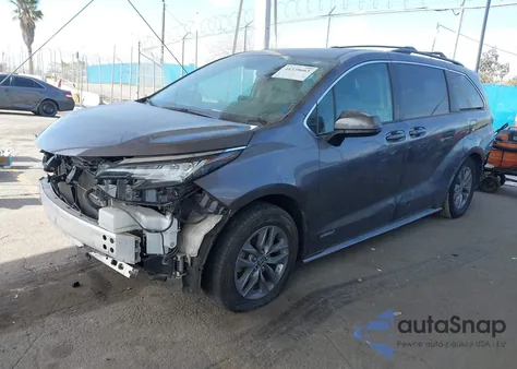 2021 Toyota Sienna Le z USA, uszkodzony, nr VIN 5TDBRKEC0MS073840